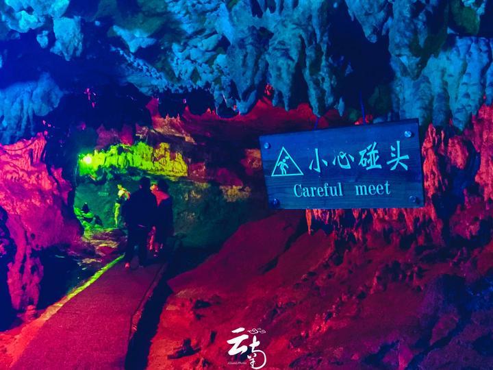 啪姐卡哥约会甜蜜新照释出!边走边吻热恋期好甜