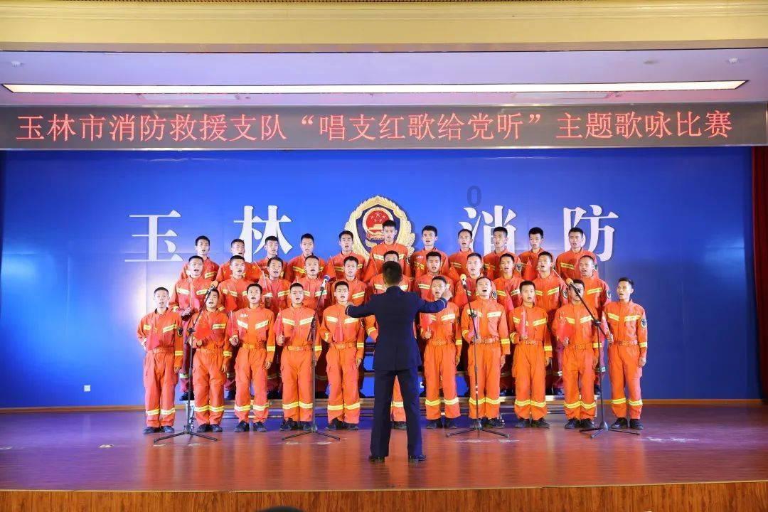 狗贩子在街头卖染色小狗,还骗人说是老虎狗,真是太可恶了