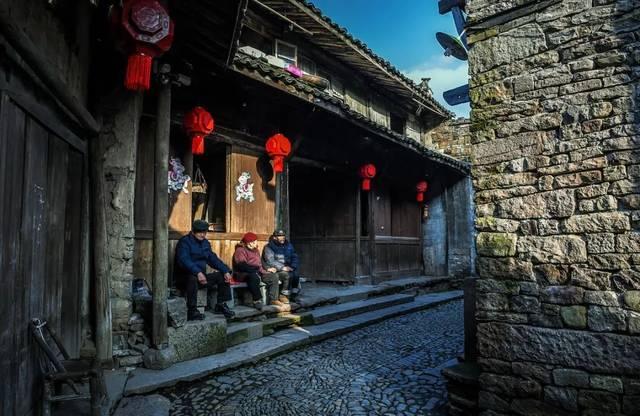 16岁黄多多在家做泡芙，模样被指像年轻时的孙莉，你怎么看？游戏画面